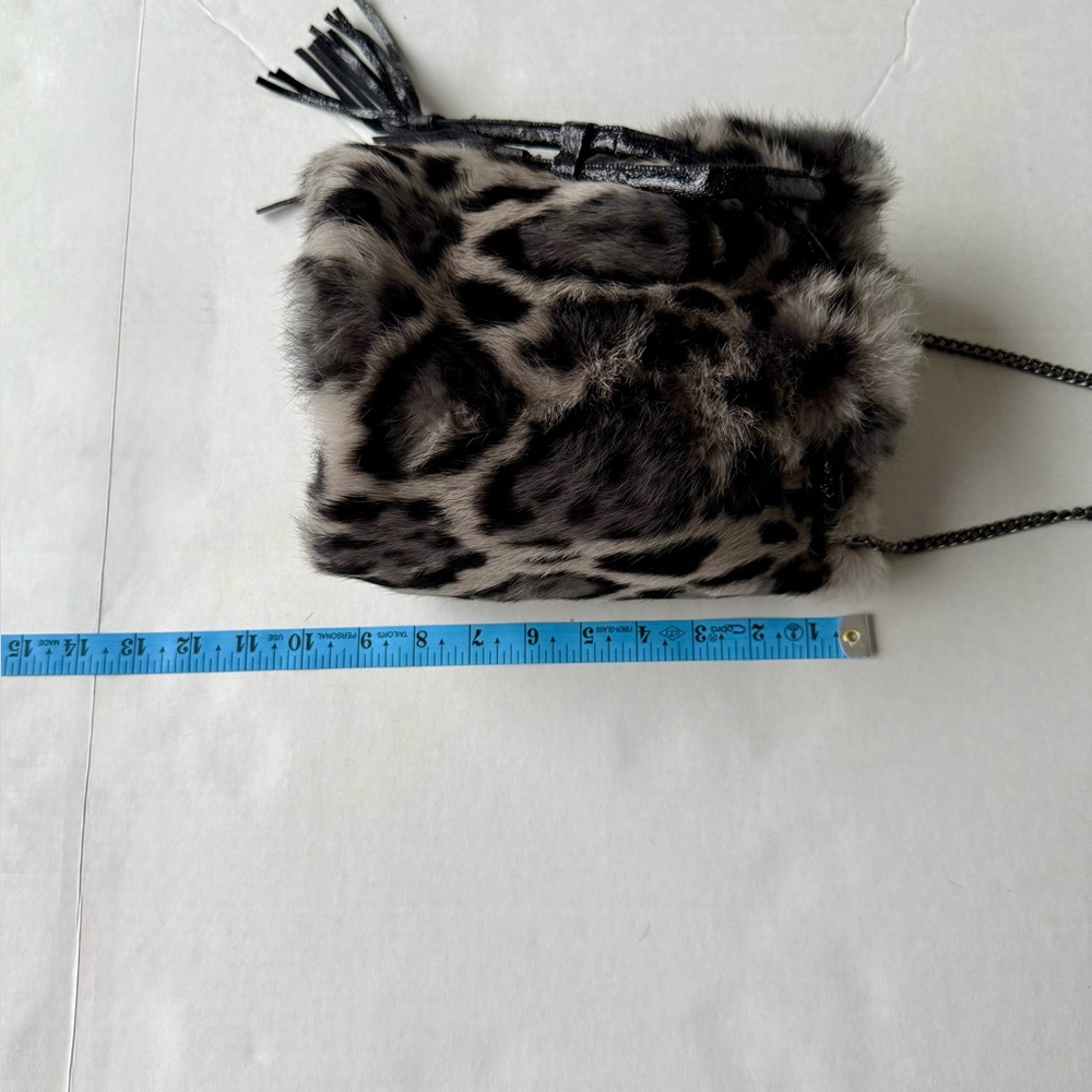 NWT Jocelyn Rabbit Fur Crossbody Bucket Bag / Purse in Animal Print - Picture 8 of 8